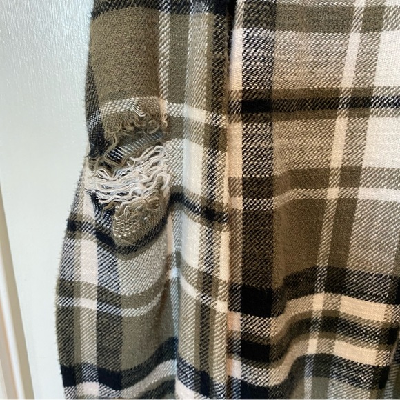 Oversized Plaid and Flannel Distressed Shacket/Button Down Shirt - Picture 3 of 7